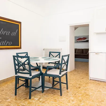 Sopra Al Teatro Semesterbostad