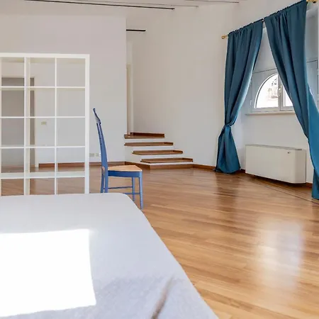 Sopra Al Teatro Semesterbostad